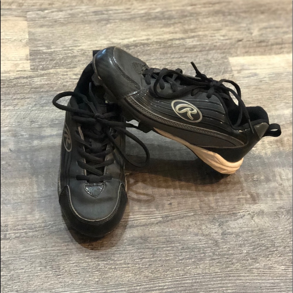 Baseball cleats